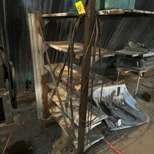 Metal shelving unit